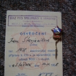 Osv�d�en� na no�en� odznaku PCO. (1958)